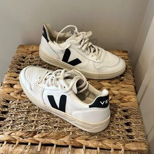 Veja V-10 Sneakers